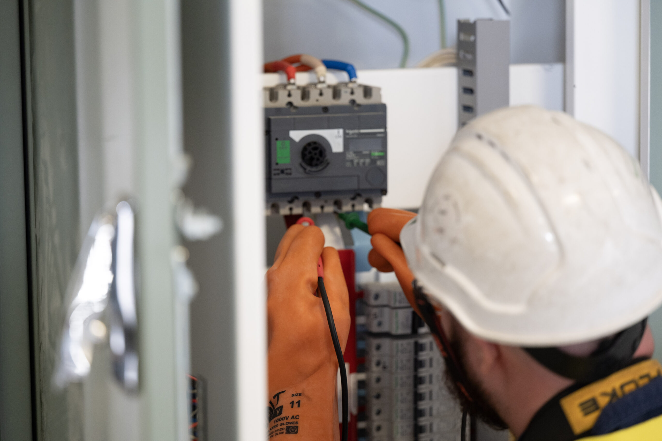 So You’re Interested in an Electrical Apprenticeship – What Should You Do?